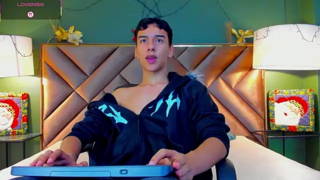 Aiden Royce online show from December 2025 10:13:01 PM