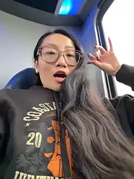 Aliciaz3 online show from November 2025 06:02:01 PM