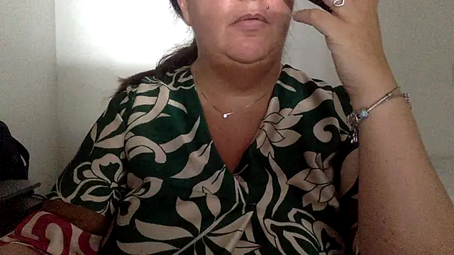 Snapshot of LaReginaNera chatting on June 2026 12:00:02 PM LaReginaNera online show from June 2026 12:00:02 PM