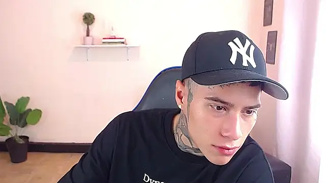 Snapshot of setthomas chatting on November 2025 03:11:01 PM setthomas online show from November 2025 03:11:01 PM