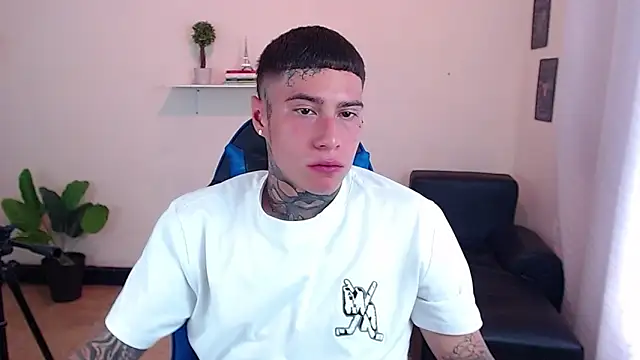 Snapshot of setthomas chatting on October 2025 03:44:02 PM setthomas online show from October 2025 03:44:02 PM