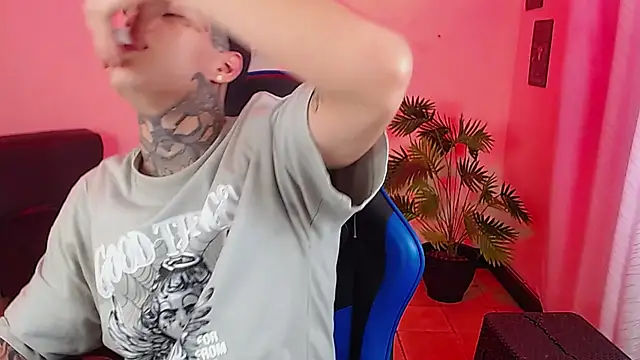 Snapshot of setthomas chatting on February 2026 09:44:01 PM setthomas online show from February 2026 09:44:01 PM