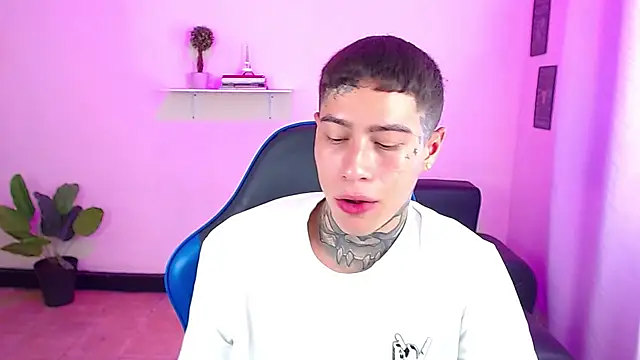 Snapshot of setthomas chatting on November 2025 04:22:01 PM setthomas online show from November 2025 04:22:01 PM