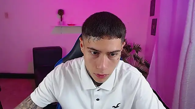 Snapshot of setthomas chatting on February 2026 10:18:01 PM setthomas online show from February 2026 10:18:01 PM