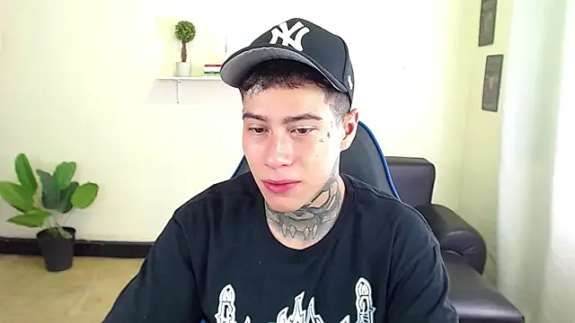 Snapshot of setthomas chatting on November 2025 02:23:01 PM setthomas online show from November 2025 02:23:01 PM