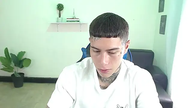 Snapshot of setthomas chatting on October 2025 03:11:01 PM setthomas online show from October 2025 03:11:01 PM