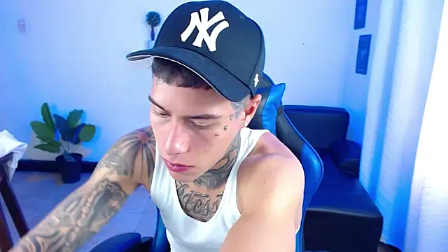 Snapshot of setthomas chatting on November 2025 02:32:01 PM setthomas online show from November 2025 02:32:01 PM