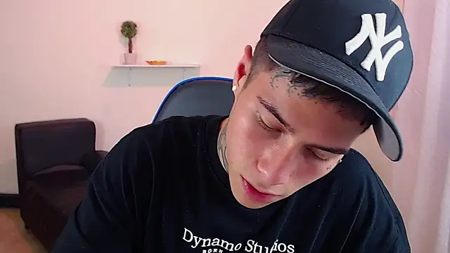 Snapshot of setthomas chatting on February 2026 10:20:02 PM setthomas online show from February 2026 10:20:02 PM