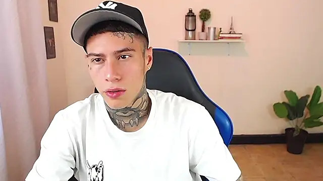 Snapshot of setthomas chatting on December 2025 10:04:01 PM setthomas online show from December 2025 10:04:01 PM