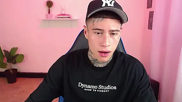 Snapshot of setthomas chatting on November 2025 08:42:01 PM setthomas online show from November 2025 08:42:01 PM