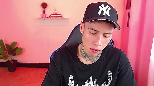 Snapshot of setthomas chatting on December 2025 09:12:01 PM setthomas online show from December 2025 09:12:01 PM