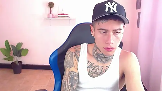 Snapshot of setthomas chatting on December 2025 02:49:02 PM setthomas online show from December 2025 02:49:02 PM