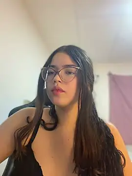 Snapshot of Valentina2390 chatting on July 2026 03:07:02 AM Valentina2390 online show from July 2026 03:07:02 AM
