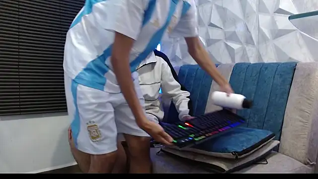 Isaac tan online show from September 2025 03:11:02 AM