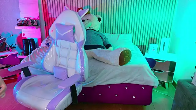  aitana 001 online show from December 2025 07:30:01 PM