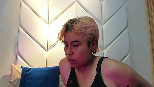 AnnieAndReach online show from February 2026 03:08:02 PM