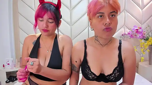 AnnieAndReach online show from December 2025 12:25:02 AM