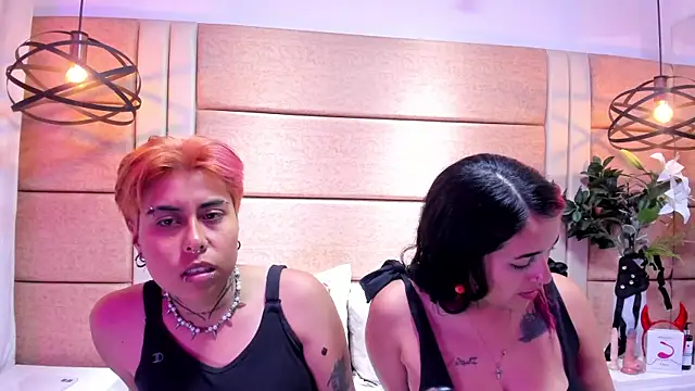 AnnieAndReach online show from December 2025 07:36:05 PM