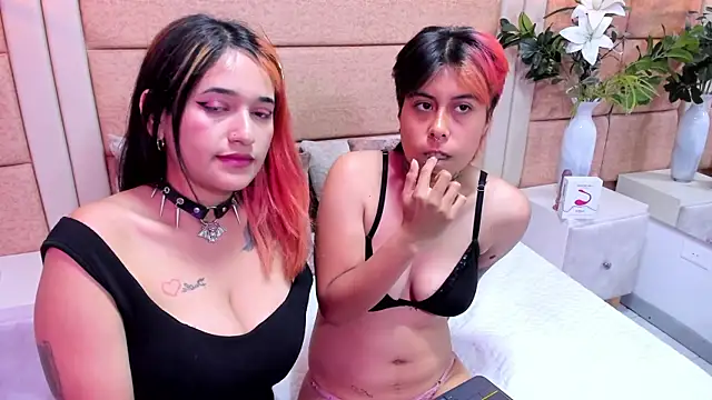 AnnieAndReach online show from November 2025 07:36:01 PM