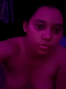 Snapshot of Violethroos chatting on October 2025 04:21:02 AM Violethroos online show from October 2025 04:21:02 AM