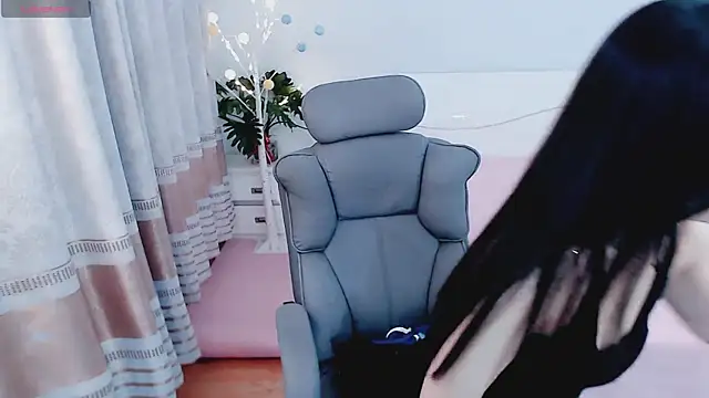 yaoyao-baby520 online show from December 2025 12:13:02 AM