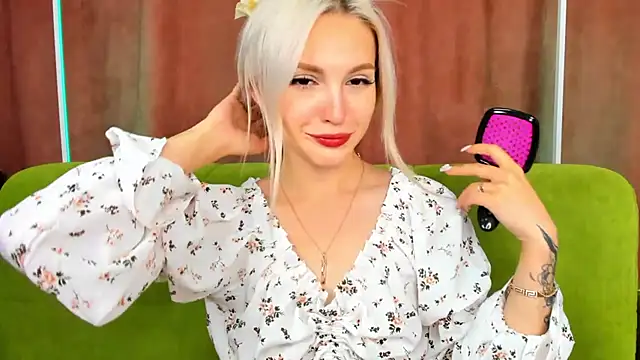 LisaFoxyMe online show from October 2025 08:27:02 AM