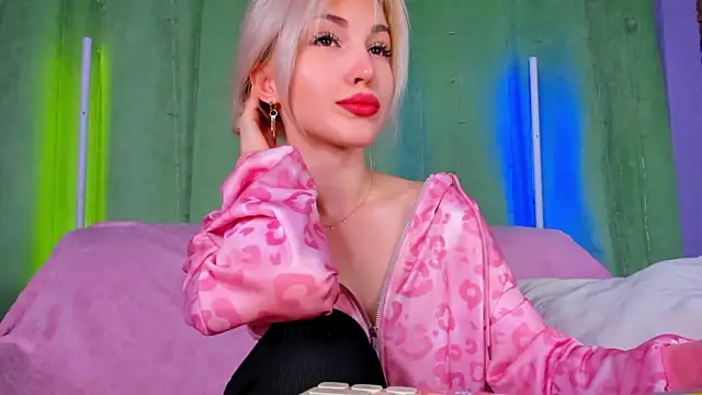 LisaFoxyMe online show from May 2026 01:24:02 AM