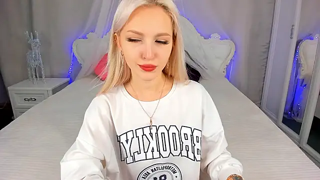 LisaFoxyMe online show from November 2025 09:02:02 AM