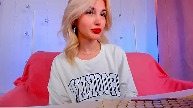 LisaFoxyMe online show from May 2026 01:25:01 AM