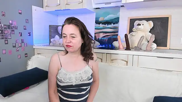 Kira Adler online show from May 2026 02:05:02 AM