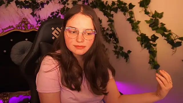 Snapshot of SophieDreamss chatting on October 2025 01:43:01 PM SophieDreamss online show from October 2025 01:43:01 PM