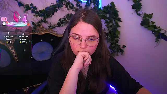 Snapshot of SophieDreamss chatting on November 2025 02:53:01 PM SophieDreamss online show from November 2025 02:53:01 PM