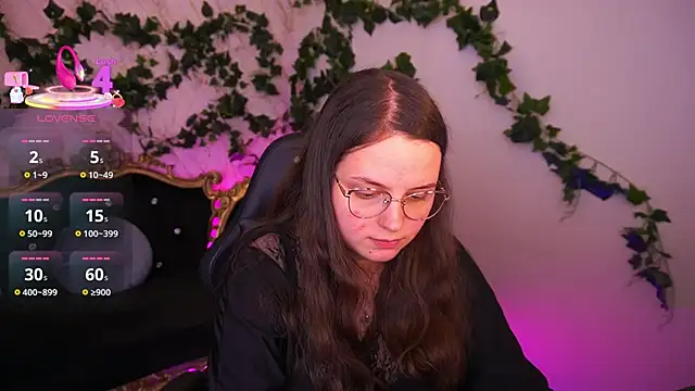 Snapshot of SophieDreamss chatting on December 2025 10:59:02 PM SophieDreamss online show from December 2025 10:59:02 PM