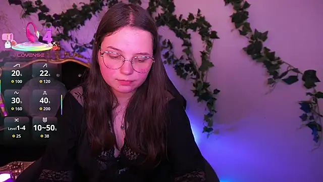 Snapshot of SophieDreamss chatting on October 2025 02:49:02 PM SophieDreamss online show from October 2025 02:49:02 PM