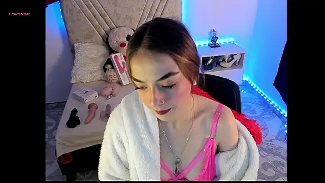 Snapshot of Mia_Victoria22 chatting on May 2026 05:49:02 PM Mia Victoria22 online show from May 2026 05:49:02 PM
