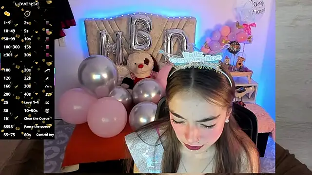 Snapshot of Mia_Victoria22 chatting on June 2026 06:18:02 PM Mia Victoria22 online show from June 2026 06:18:02 PM