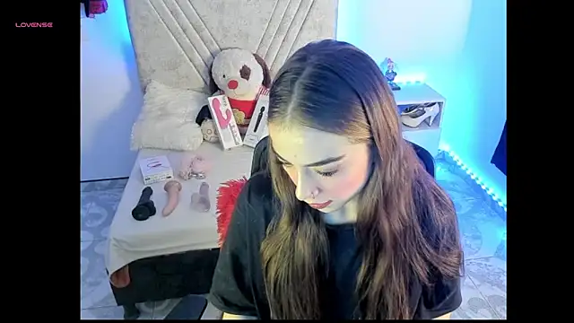 Snapshot of Mia_Victoria22 chatting on May 2026 02:51:02 AM Mia Victoria22 online show from May 2026 02:51:02 AM