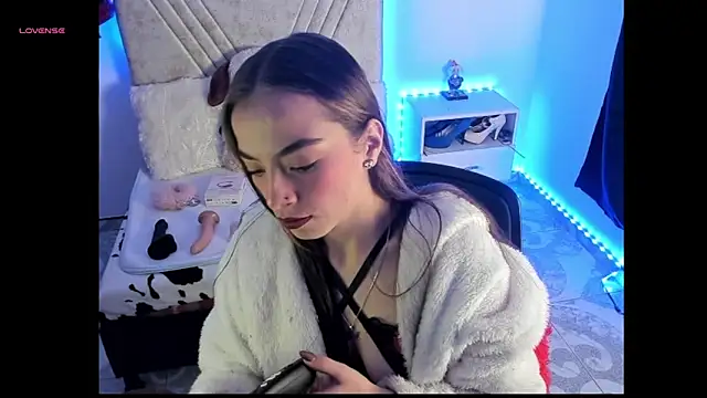 Mia Victoria22 online show from April 2026 03:41:02 AM