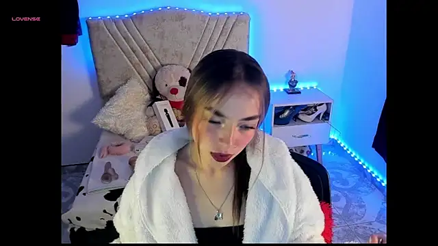 Mia Victoria22 online show from April 2026 02:06:01 AM