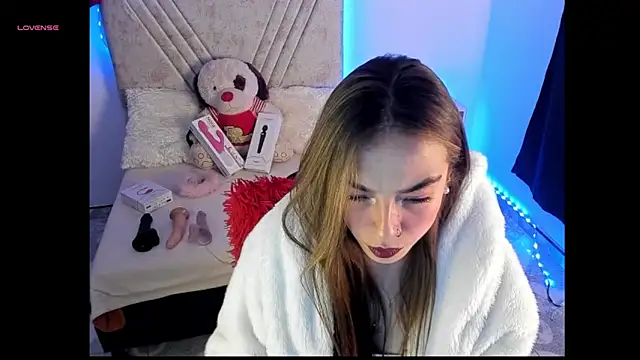 Snapshot of Mia_Victoria22 chatting on May 2026 02:05:01 AM Mia Victoria22 online show from May 2026 02:05:01 AM