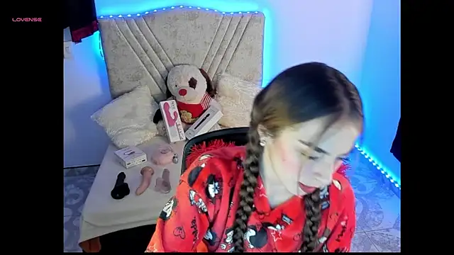 Snapshot of Mia_Victoria22 chatting on May 2026 02:42:01 AM Mia Victoria22 online show from May 2026 02:42:01 AM