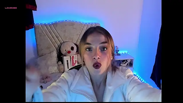 Mia Victoria22 online show from April 2026 02:27:02 AM