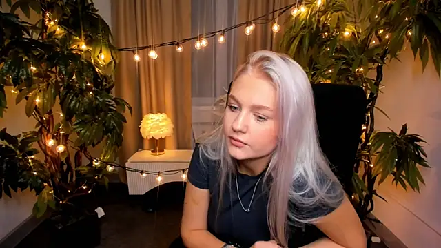 Snapshot of AnnieSwanson chatting on November 2025 01:21:02 PM AnnieSwanson online show from November 2025 01:21:02 PM