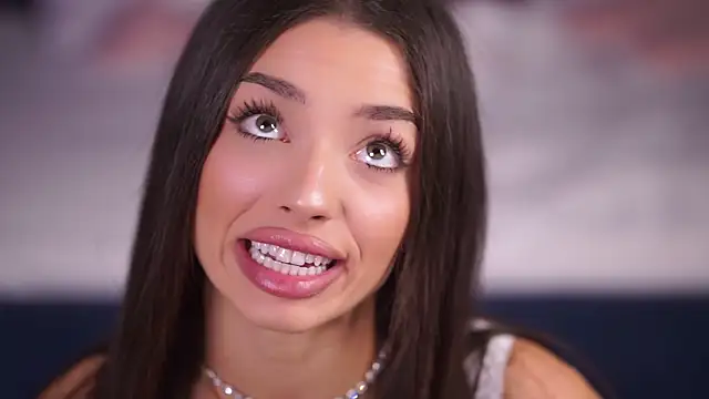 Snapshot of LalaRoze chatting on November 2025 08:02:01 PM LalaRoze online show from November 2025 08:02:01 PM