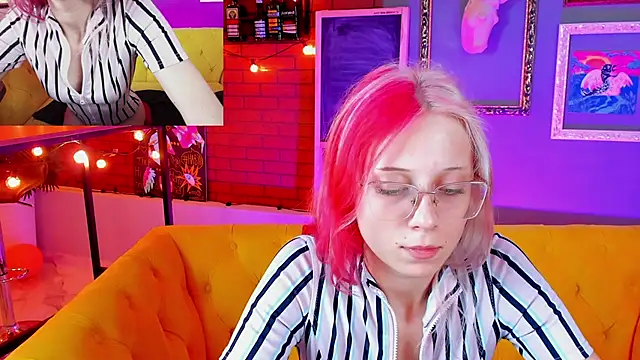 Snapshot of SakuraBliss chatting on September 2025 05:19:02 PM SakuraBliss online show from September 2025 05:19:02 PM