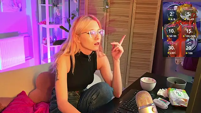 Snapshot of SakuraBliss chatting on October 2025 02:51:02 PM SakuraBliss online show from October 2025 02:51:02 PM