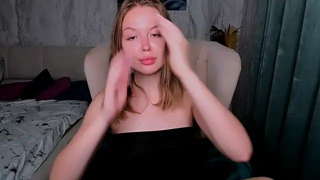 LaurennHill online show from October 2025 12:13:01 AM