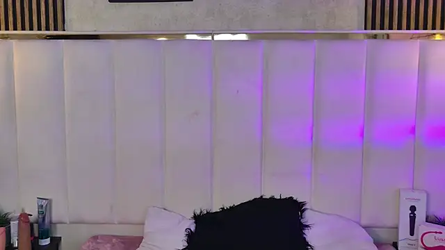 Snapshot of ChloeJoness_ chatting on November 2025 08:41:02 PM ChloeJoness online show from November 2025 08:41:02 PM