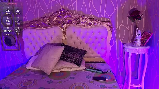 Anamonrroe online show from April 2026 09:18:02 PM