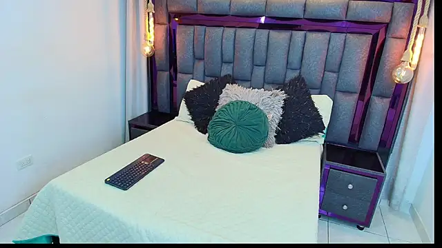 Snapshot of AdelineFiore chatting on September 2025 11:27:02 AM AdelineFiore online show from September 2025 11:27:02 AM